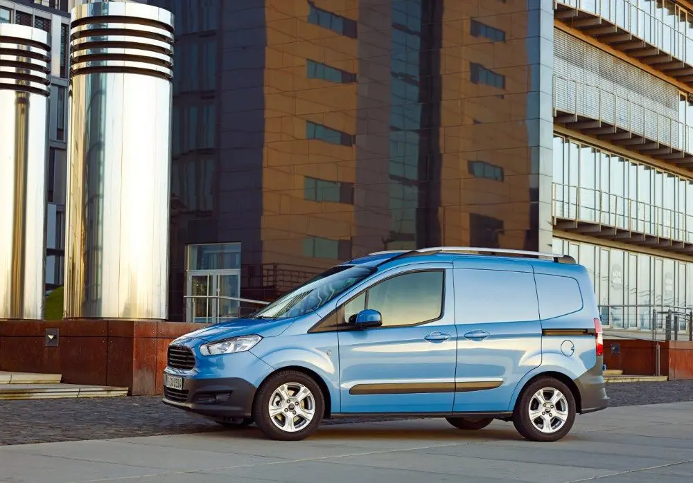 Ford Transit Courier best in class per efficienza e volume di carico