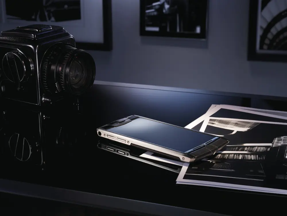 Vertu Signature Touch, lo smartphone ad alte prestazioni realizzato a mano 