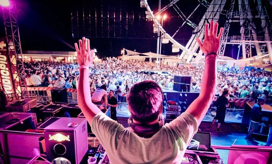 Summer History ’80: al Bandiera Gialla di Rimini un'inaugurazione all'insegna dei magnifici anni '80