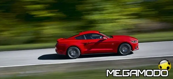 Ford Mustang svela la sua potenza: 310 cavalli per l’EcoBoost 2.3 e 435 per il V8 5.0