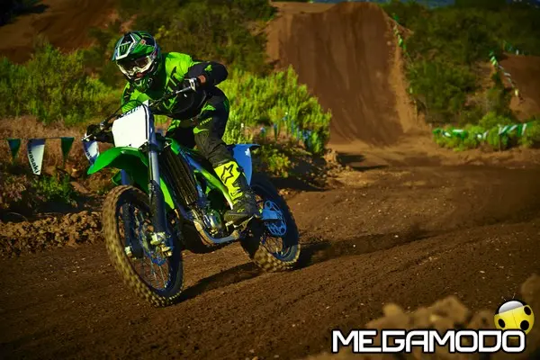 le nuove kawasaki kx250f e kx450f my2015 pronte al lancio hi 15kx450f 201limalfb00d c