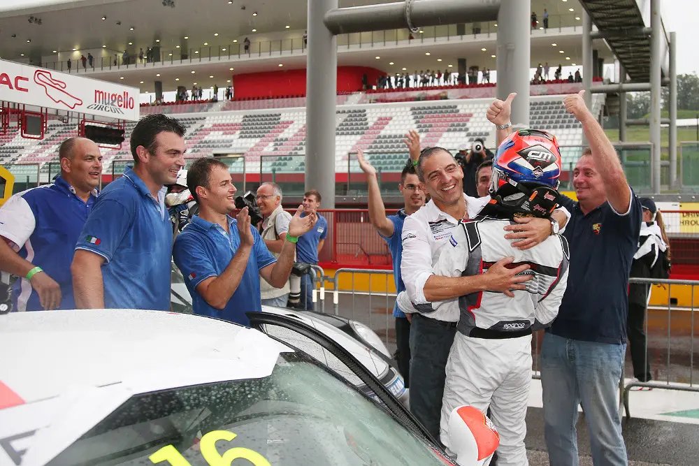 Porsche Carrera Cup: Cairoli in testa alla classifica assoluta