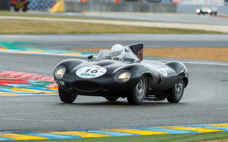 Le Mans Classic: debutto della Jaguar F-Type Project 7 e vittoria della D-type