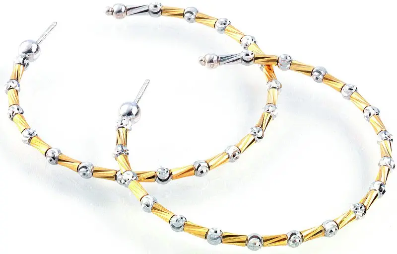 Orecchini Hoop di Officina Bernardi, dettagli di pregio 