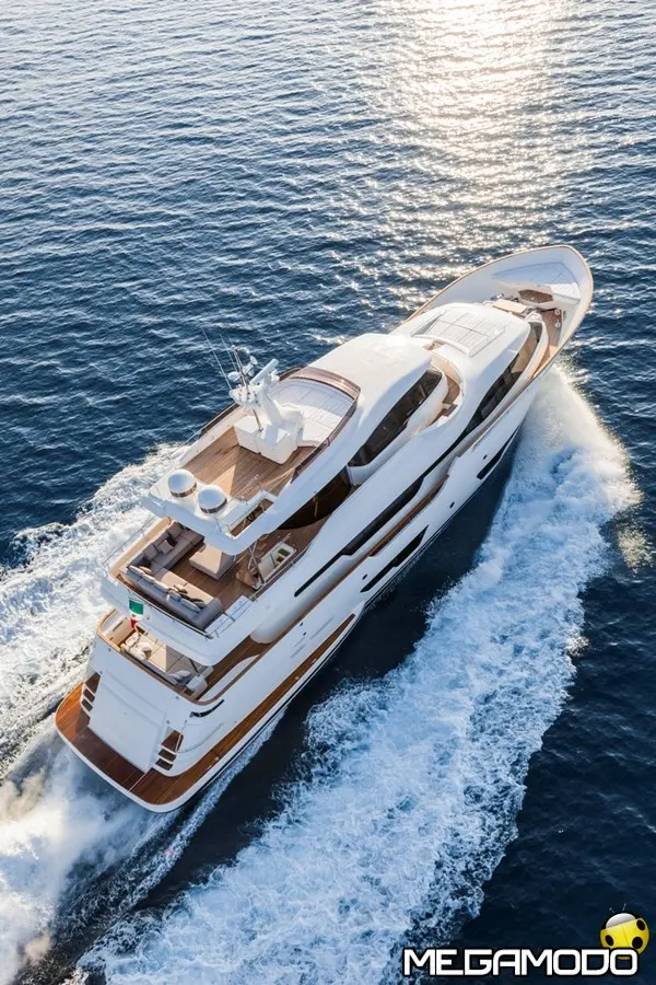 ferretti custom line navetta 28