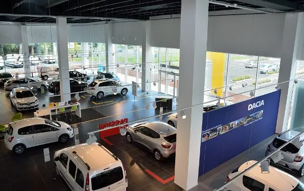 Per il 50° anniversario la concessionaria Renault Paglini inaugura il Paglini Renault Store