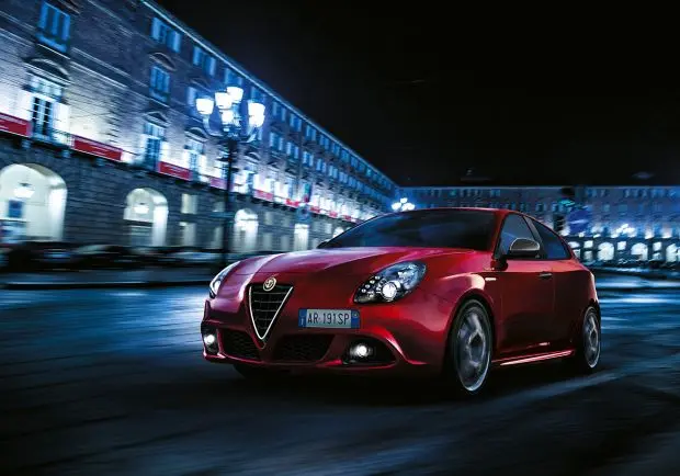 Alfa Romeo con Giulietta Sprint, MiTo Junior e 4C Spider a Parigi
