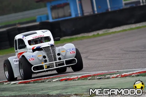 alessandra brena in azione con la legend car