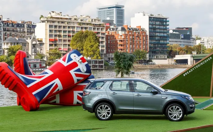 Land Rover Discovery Sport debutta a Parigi 