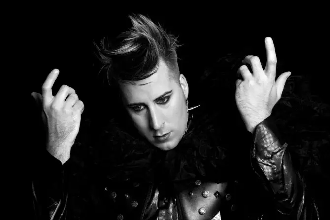 Romaeuropa festival presenta Jamie McDermott & The Irrepressibles in "Cabaret Songs" e "Nude:Viscera"