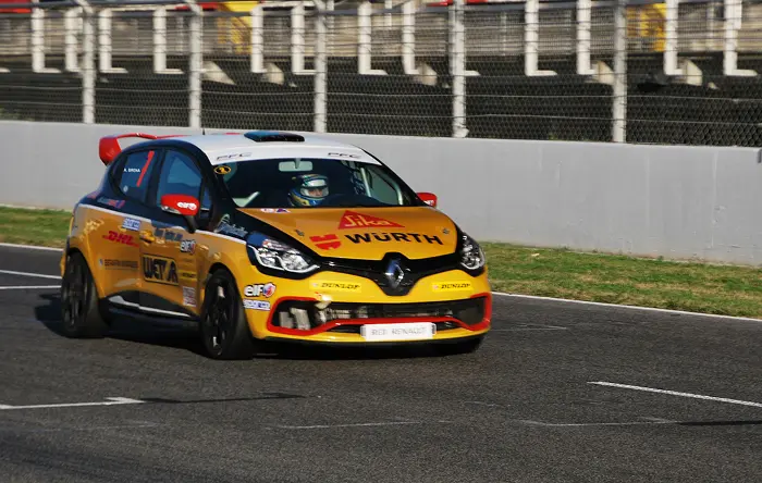 Alessandra Brena in azione con la Clio RS4