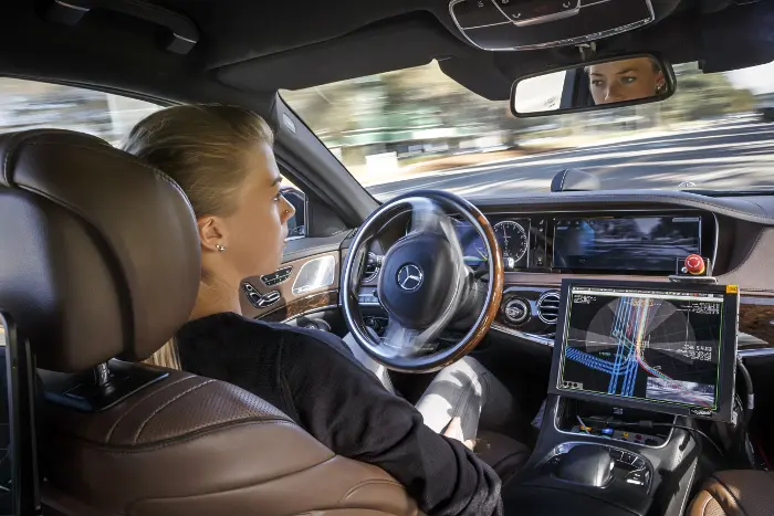 Mercedes-Benz e la guida autonoma: da sogno a realtà 