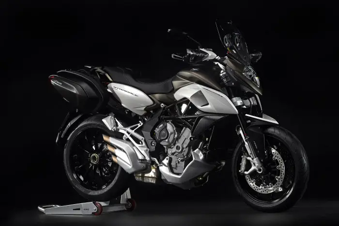 MV Agusta STRADALE 800: giusta per ogni momento