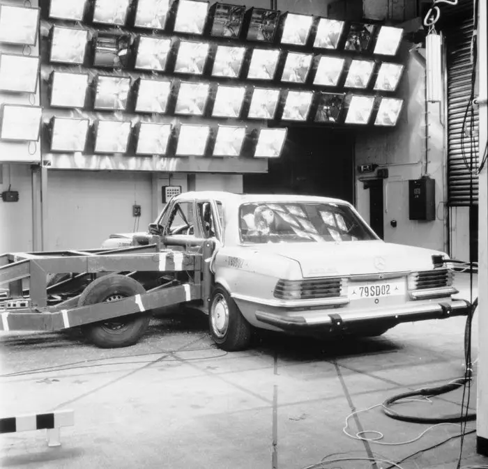 Mercedes-Benz: 75 anni di sicurezza 