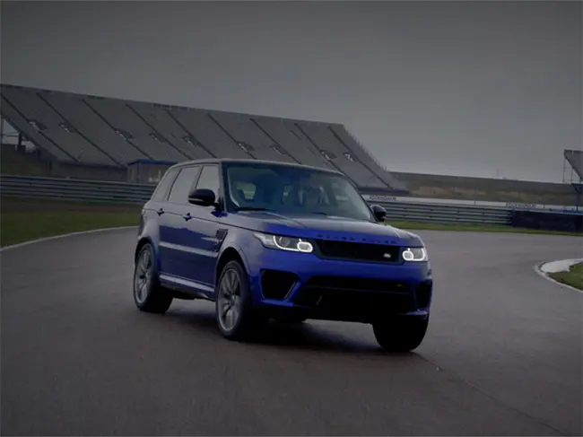 Il video della Range Rover Sport SVR spinta al limte