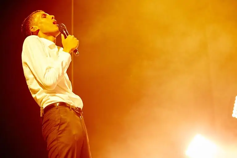 Stromae: due concerti in Italia e un nuovo singolo “Ave Cesaria”, da venerdì in radio