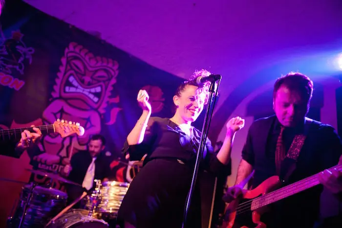 The Bradipos IV feat. Annette: live ad ingresso gratuito sabato 6 dicembre a Casertavecchia