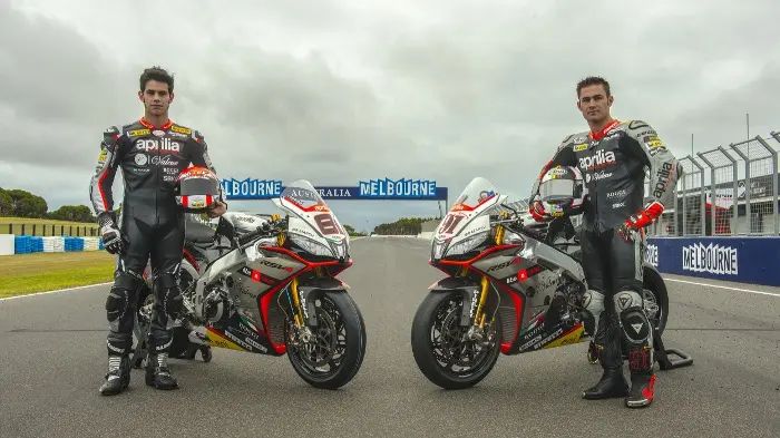 Aprilia e il suo team per il Mondiale SBK 2015