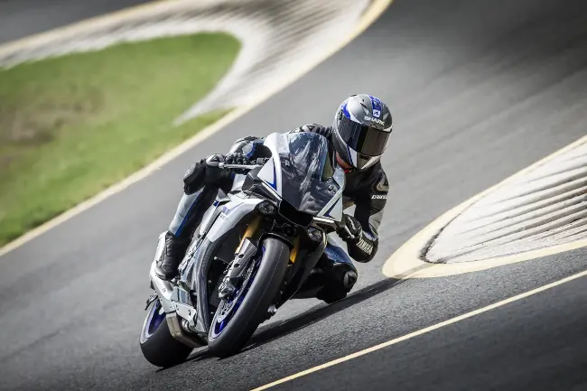 Yamaha Italia con i team Trasimeno e GM Racing a caccia di CIV Superbike e Superstock 1000 FIM Cup 2015