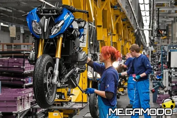 p90173601 start of production of the new r 1200 rs at the bmw plant berlin 02 2015 600px
