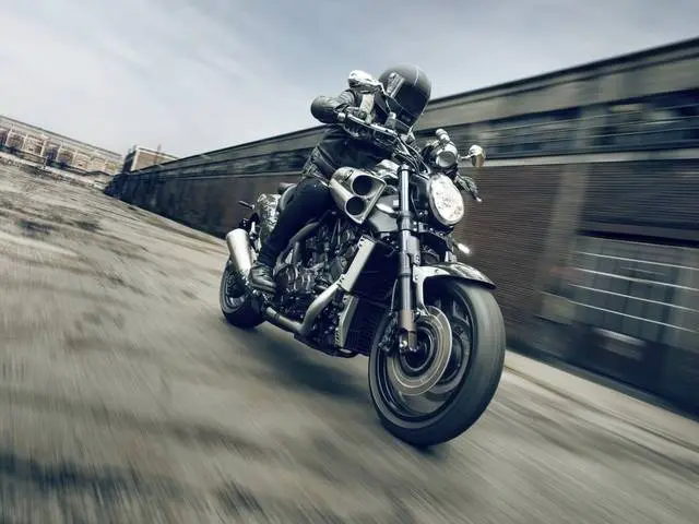 Yamaha VMAX Carbon m.y. 2015, una carismatica special edition