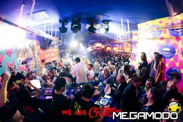 Mauro Ferrucci, Gianluca Motta, dj Giovi e Ale Maestri fanno ballare il Costez di Cazzago 