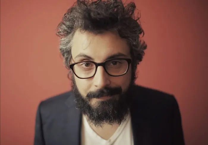 BRUNORI SAS stasera sold out al Teatro Dal Verme di Milano, continua il tour