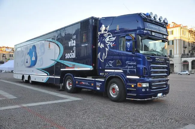 "Una vita da Social": Continental sostiene il tour itinerante per combattere il bullsimo online