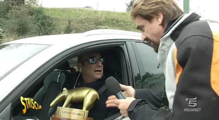 Tapiro d’oro a Carlo Conti per le piccanti rivelazioni di Laura Castellucci