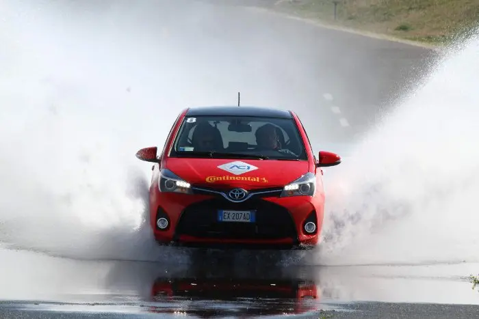 Continental con le donne per la "Guida sicura in rosa"