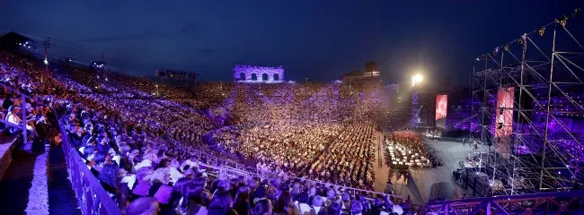 Paolo Bonolis e Belen Rodriguez conducono “ARENA DI VERONA 2015 – Lo spettacolo sta per iniziare”