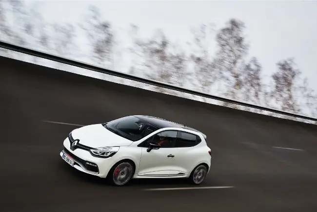 I prezzi della nuova serie limitata Renault Clio R.S. 220 EDC Trophy