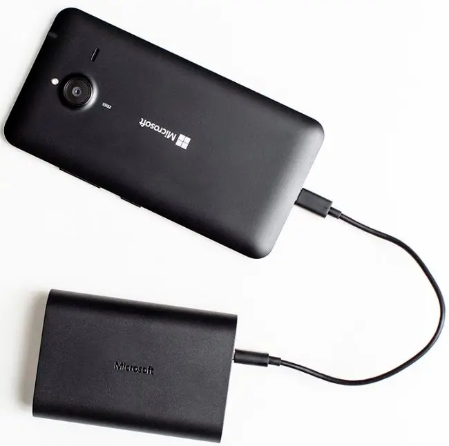 Caricabatterie Microsoft Portable Dual: "ricarica" ovunque 