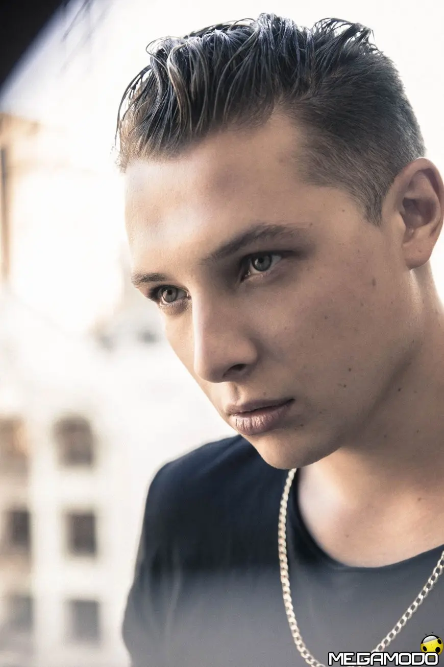 John Newmanin: esce domani "REVOLVE"