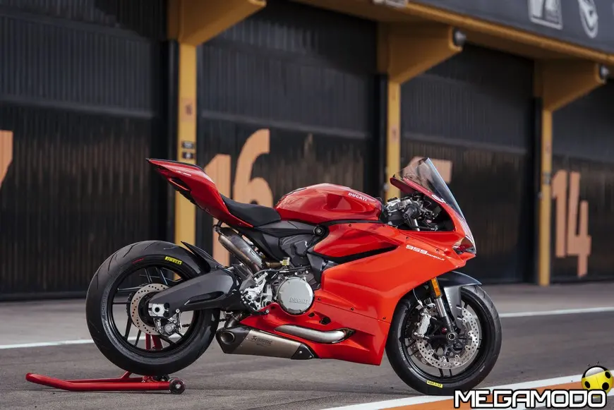 I Pirelli DIABLO ROSSO CORSA vestono la nuova Ducati 959 Panigale