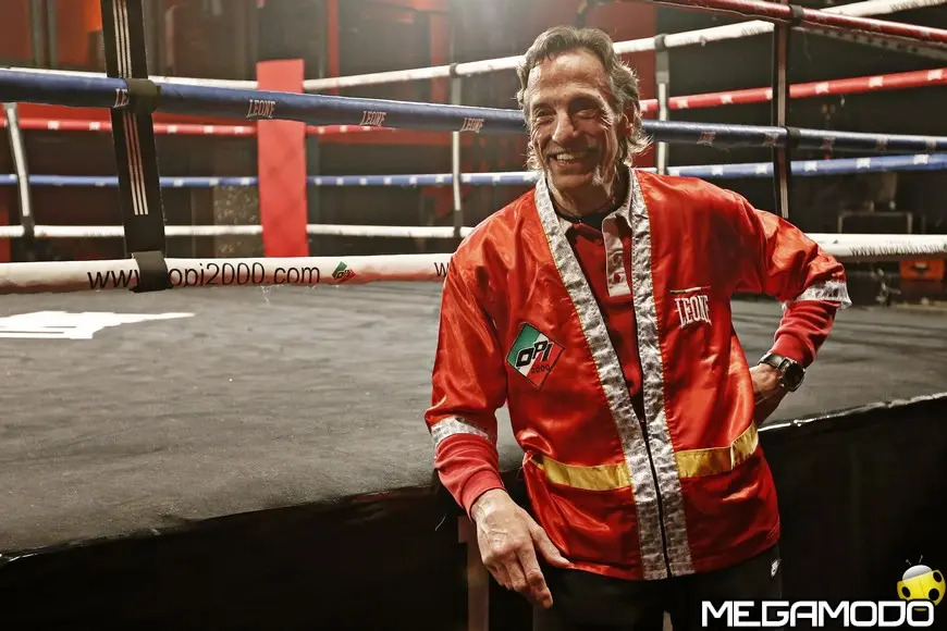 Le controversie in ufficio si risolvono sul ring: "Ti aspetto fuori" su Cielo