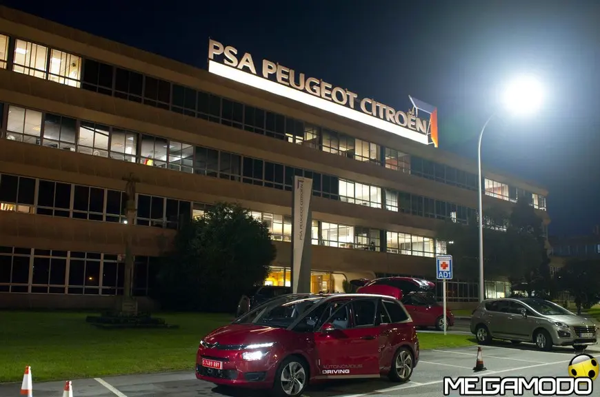 Il prototipo a guida autonoma di PSA Peugeot Citroën percorre 3.000 km da Parigi a Madrid