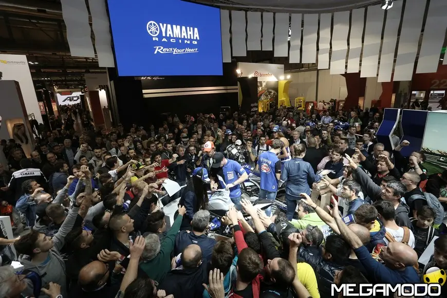 EICMA: bagno di folla per il nuovo team Yamaha del Mondiale SBK