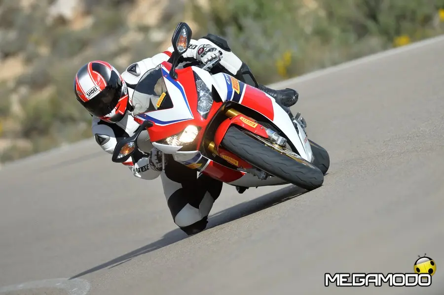 Pirelli presenta il nuovo pneumatico moto 'DIABLO ROSSO'