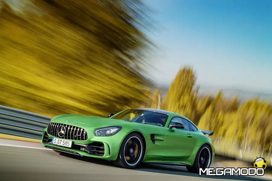 Nuova Mercedes-AMG GT R