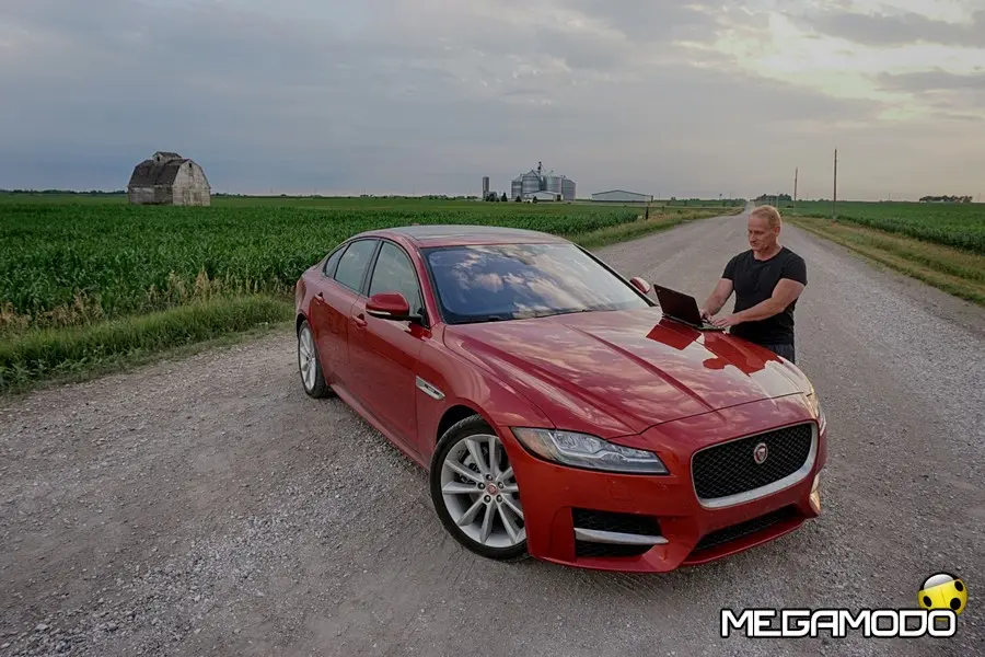 Jaguar XF a caccia di Tornado
