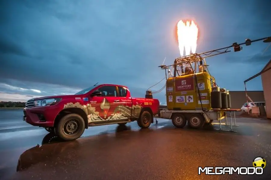 Toyota Hilux accompagna il giro del mondo in mongolfiera