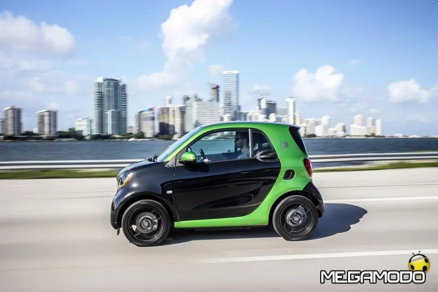 smart fortwo electric drive Miami 2016, prime, electric green black; Stromverbrauch kombiniert:; 13; 1 - 12; 9; kWh/100 km; CO2-Emissionen kombiniert:; smart fortwo electric drive Miami 2016, electric green black,  0 g/km; Electrical energy consumption combined: 13.1 - 12.9 kWh/100km; CO2 emissions combined: 0 g/km