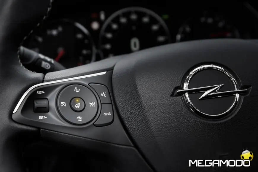 At the push of a button, drivers of the new Opel Insignia Grand Sport can enjoy the warmth of a heated steering wheel.