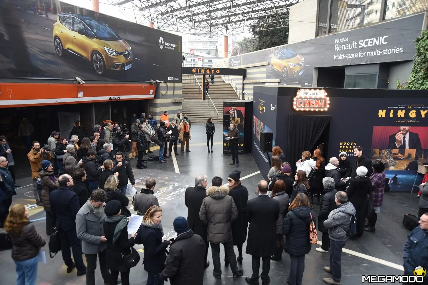 Renault Scénic presenta a Roma il 'Temporary Cinema'
