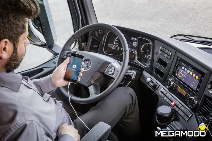 Mercedes-Benz, Apple CarPlay ed Android MirrorLink a bordo dei truck!