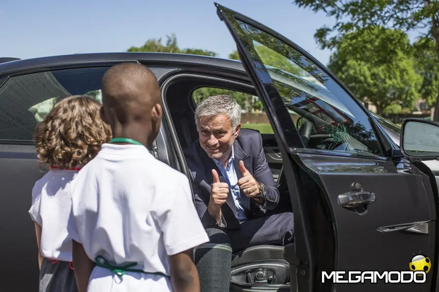 Jaguar XF Sportbrake Trophy Tour, Murray, Mourinho e il trofeo rubato