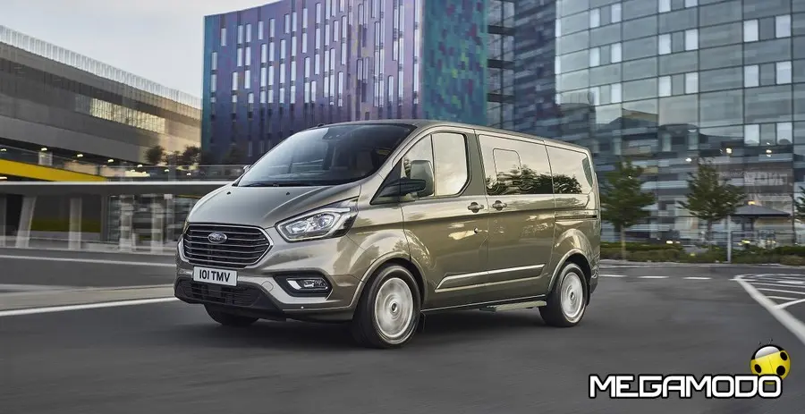 Nuovo Ford Tourneo Custom, ideale per lavoro e tempo libero