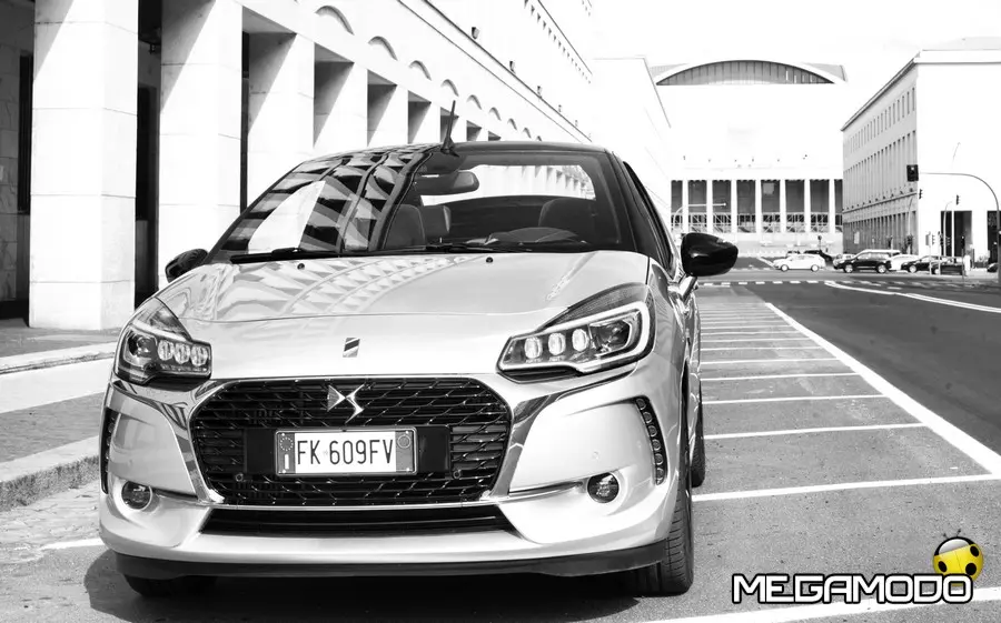 DS 3 Cabrio, erede del fascino della DS21 Cabriolet