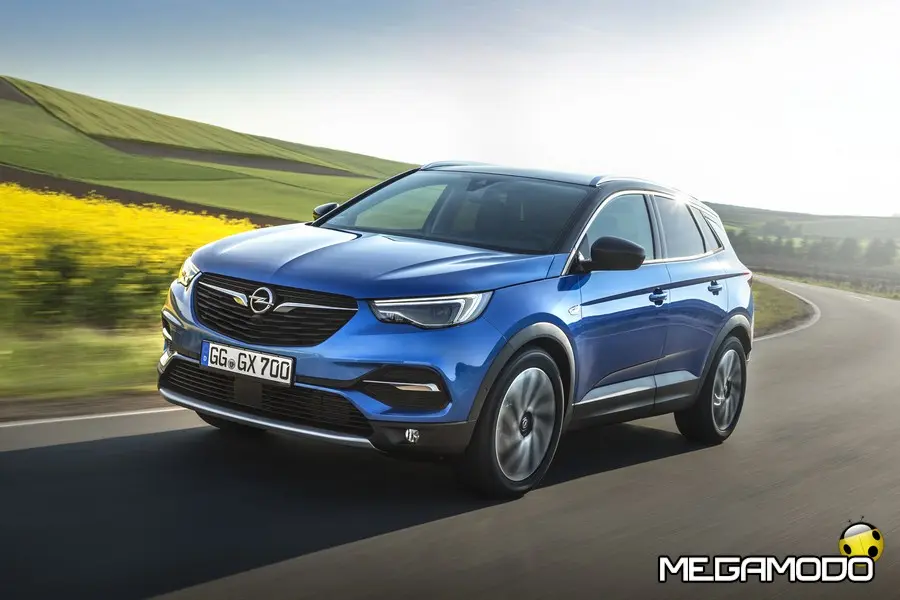 Opel Grandland X, l'auto che avvisa chi guida in caso di stanchezza